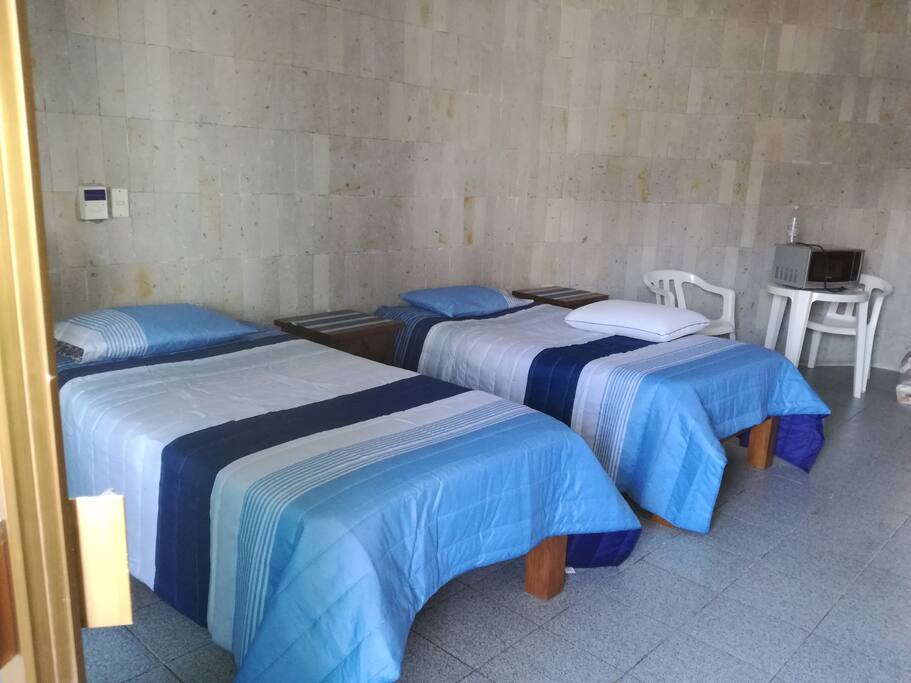 ESTUDIO CON DOS CAMAS INDIVIDUALES