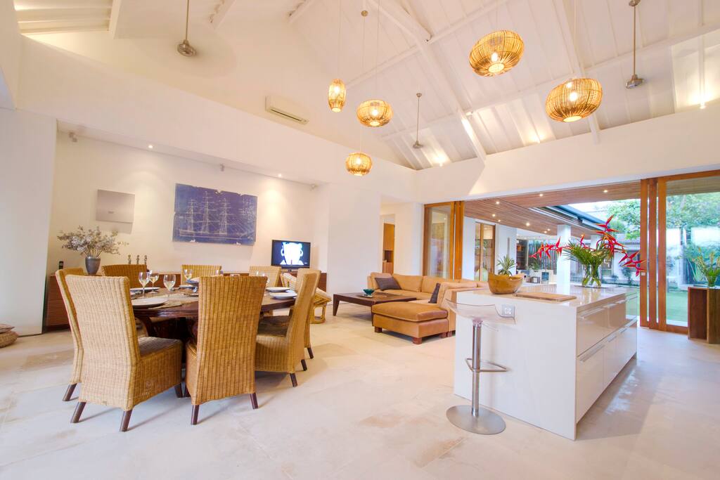 The main living room to welcome everybody.