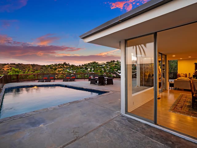 MULHOLLAND HILLS RETREAT W/BEST VIEWS IN LA gallery image 3