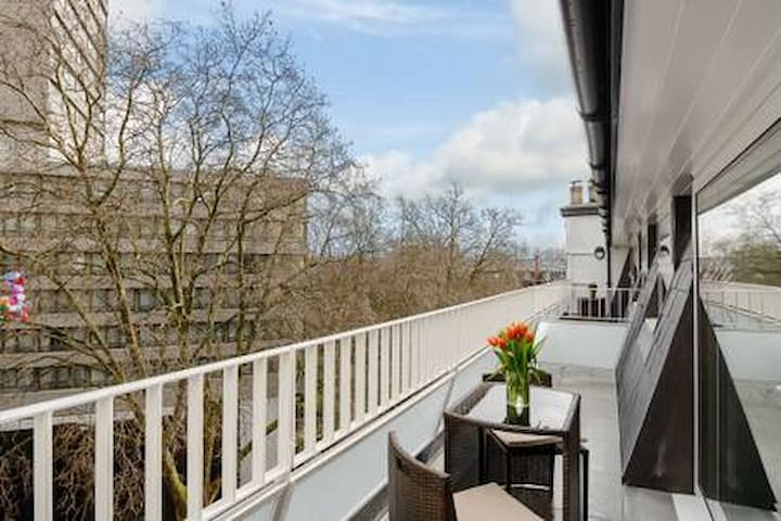 Superb 2bed 2bath Penthouse, Heart of Kensington