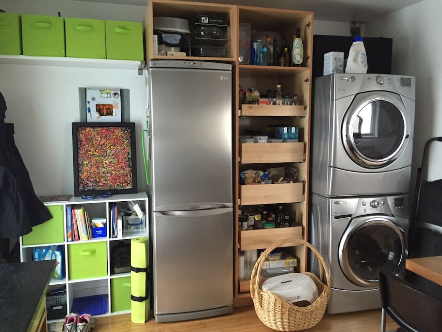 Entry/kitchen