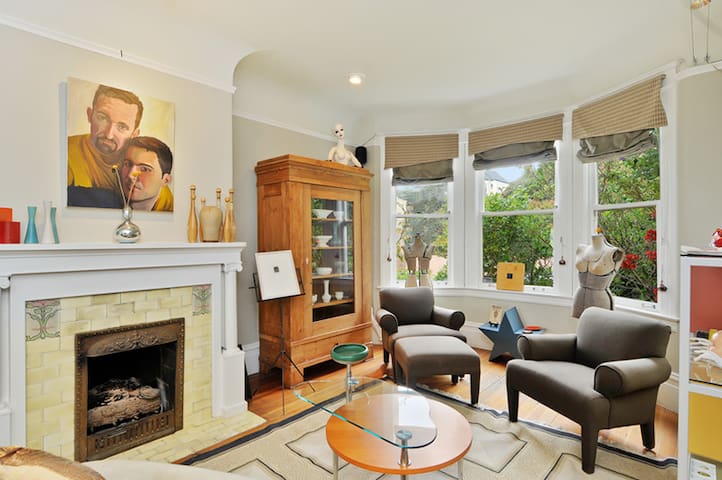 Stunning Home above Dolores Park w/Sweeping Views gallery image 4