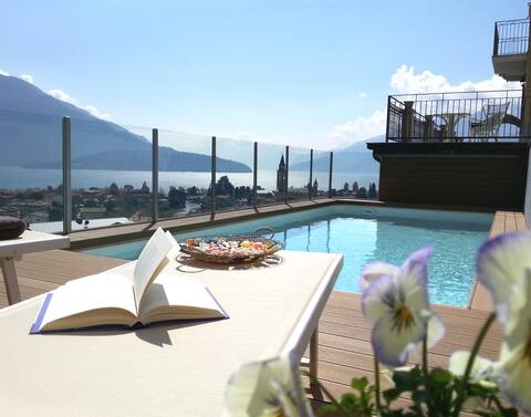 Villa Perla del Lago : garden, pool and hot tub