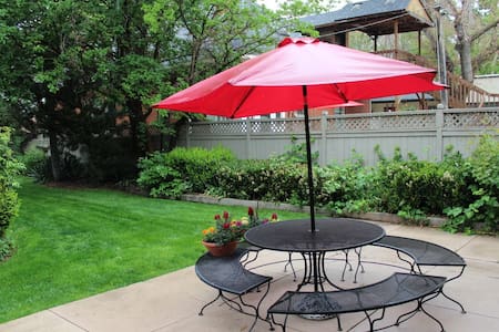 Newly renovated carriage house near downtown