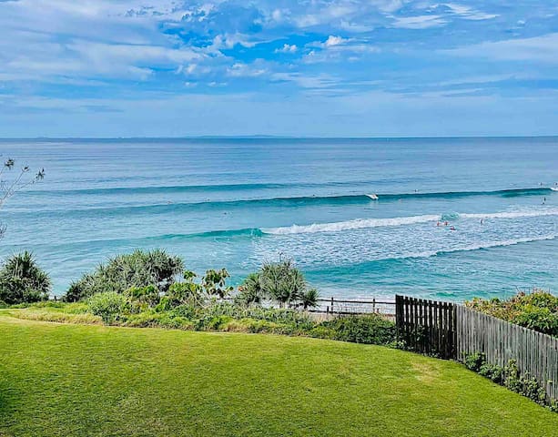 Absolute beachfront – Happy Days @ Kings Beach