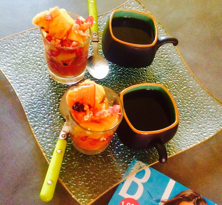 —> Possibilité de vous faire un petit déjeuner/ Dîner au calme, sur un bar mange debout pour bien entamer la journée <—