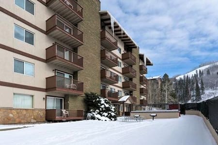 Storm Meadows Dr. Ski in/Ski out, Hot Tub