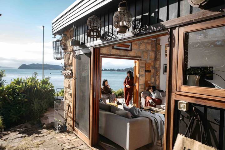 Sandstone Cottage, Great Mackerel Beach gallery image 2