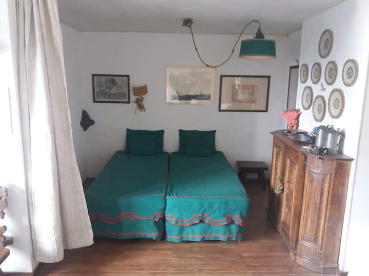 可供两位主要房客入住的夜间和床位