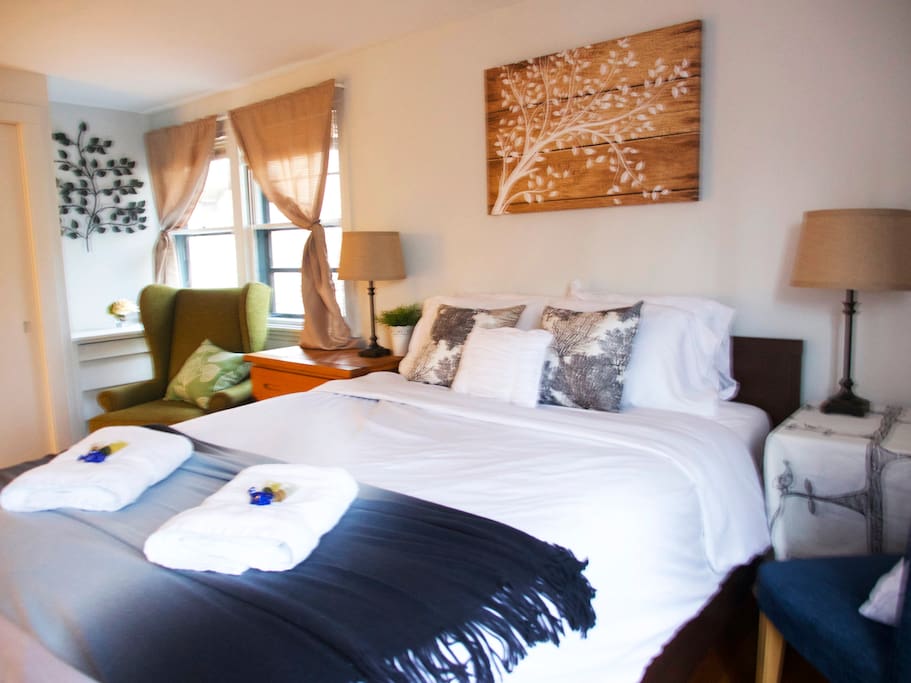 Nice Queen Size Bed with Clean Linens for You