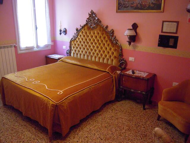 DOGE MANY INFORMATION WIFI CLOSE TRAIN&AIRPORT gallery image 4