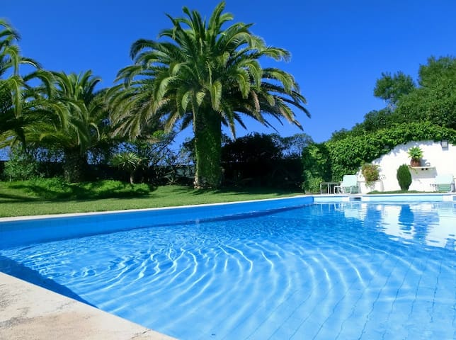 BEACH HOUSE with pool near Sintra