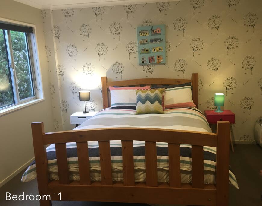 Bedroom 1: Queen Bed