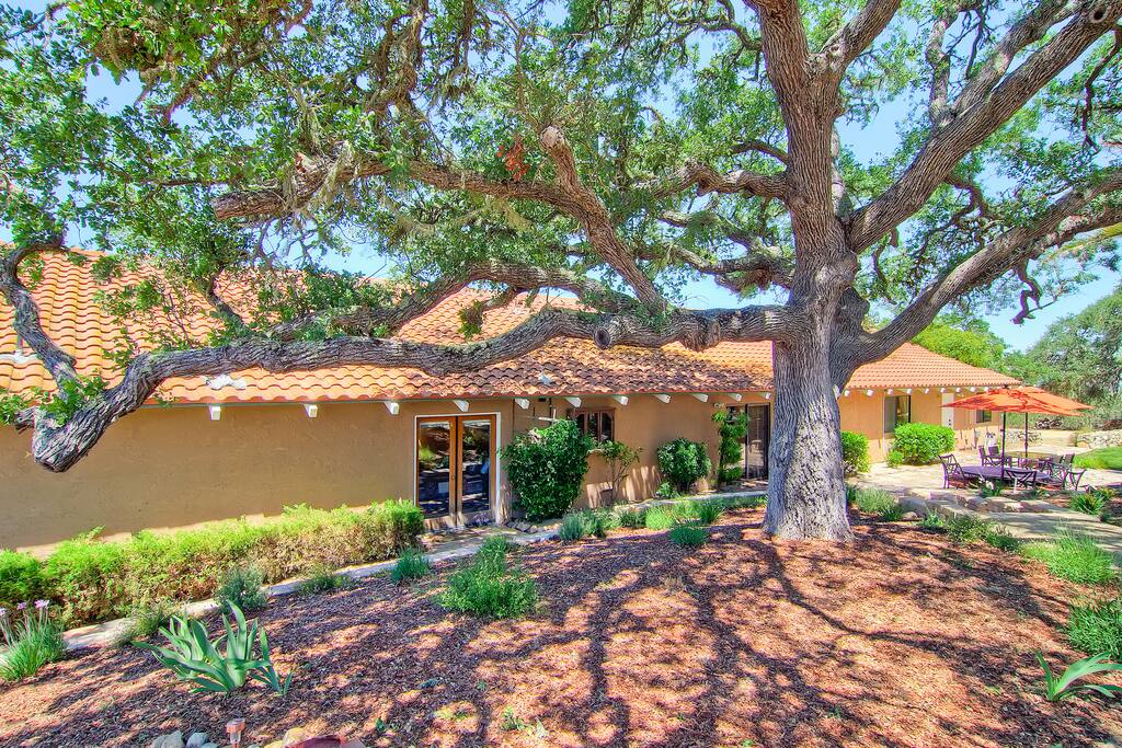 Las Palmas Gracious Hacienda Houses for Rent in Templeton