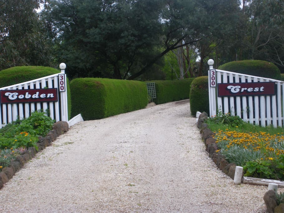 Entrance to Cobden Crest Cottage