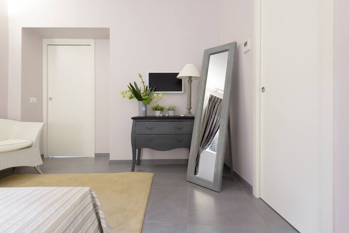 Live and love the best in Rome. Apartment Trevi – Spagna. gallery image 3