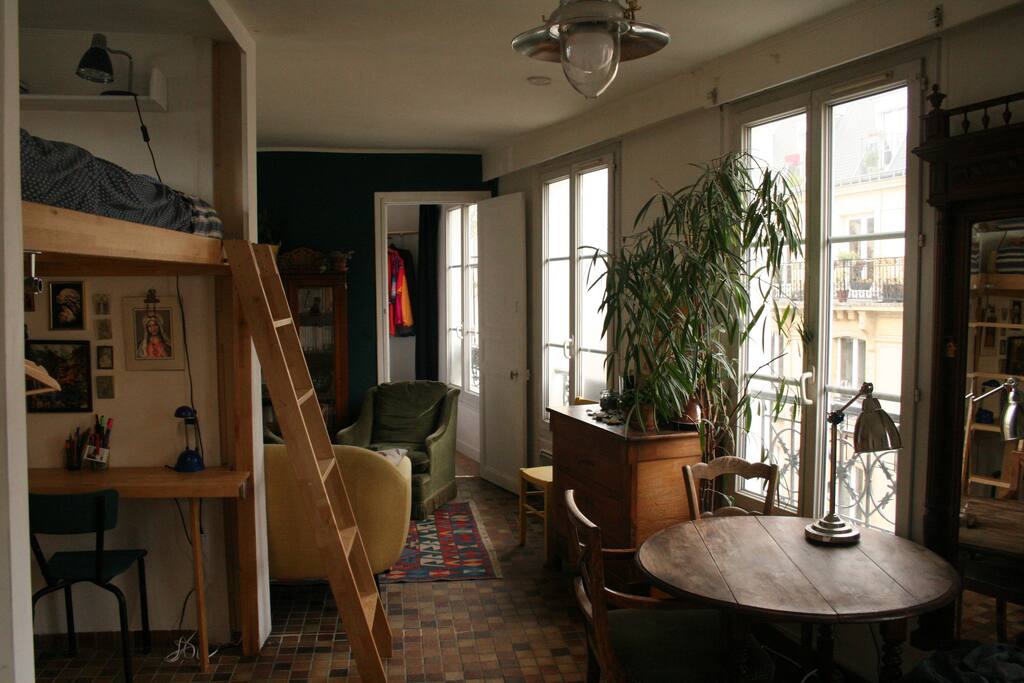 General view from the entrance door, with the bedroom in the background