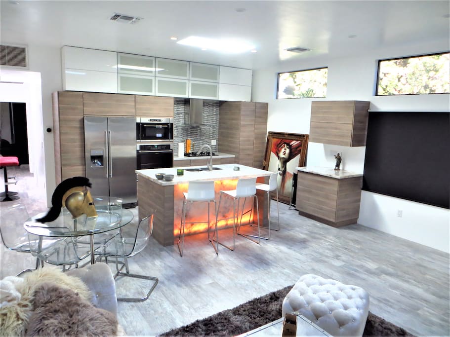 Kitchen/Island