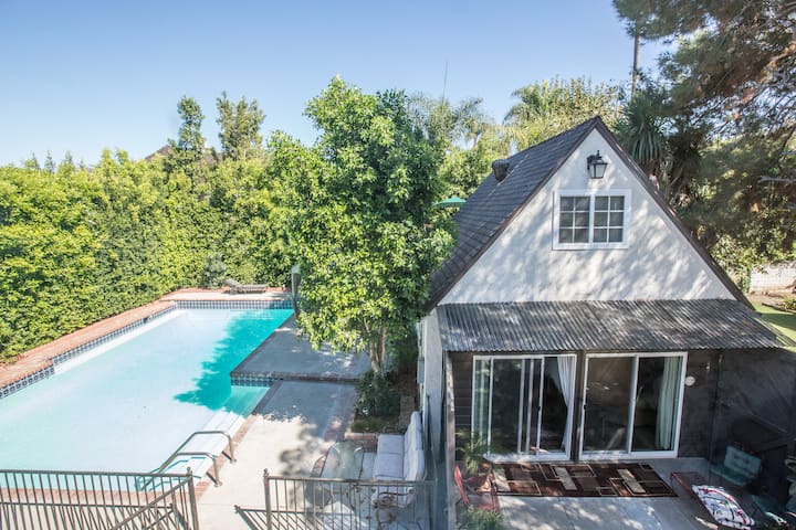 Charming Pool House, great location
