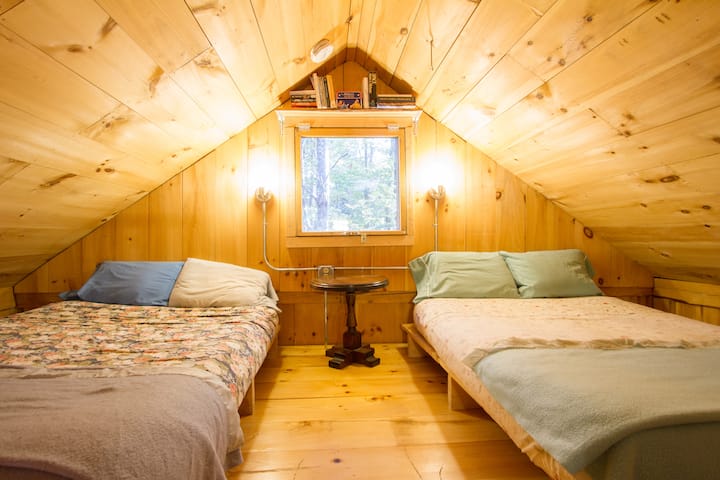 楼上阁楼有2张床