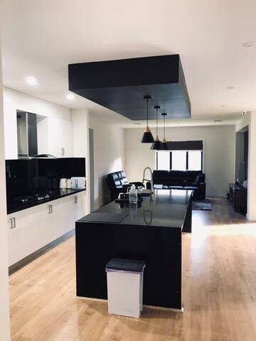 Great Location Private Rooms !!!