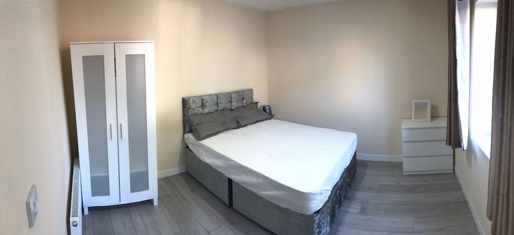 ⭐️MODERN ROOM NEAR M27 & UNIVERSITY ⭐️