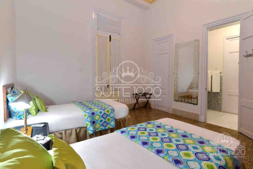 El Cuarto Nº5, único con dos camas personales, que junto al cuarto Nº4 componen la Suite Familiar ideal para familias con hijos.