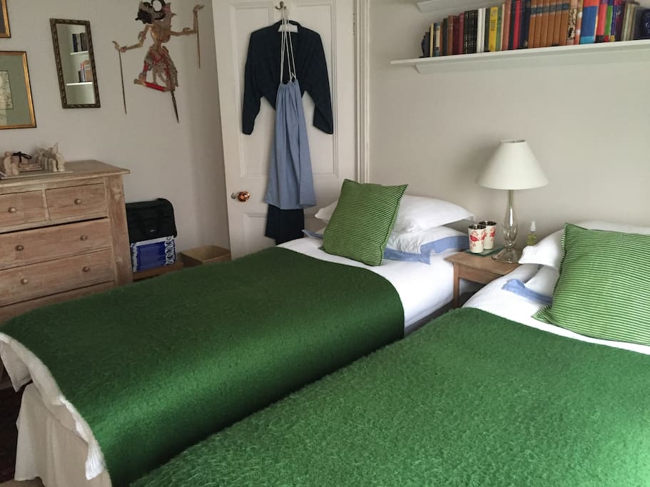 Bedroom - option of twin or king beds