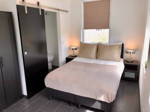 Deluxe private room&bathroom 10min from Amsterdam