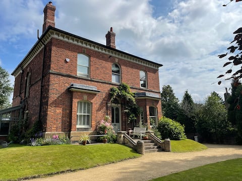 The Beeches -Large One Bedroomed Flat in Wilmslow