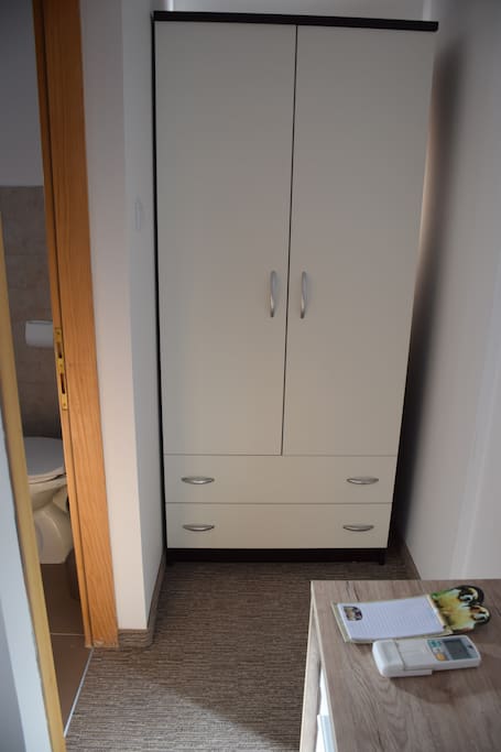 Wardrobe/Closet