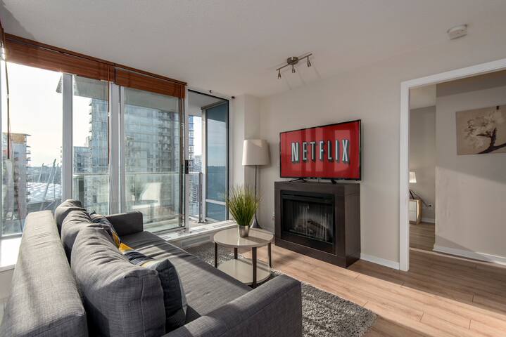 BEST LOCATION, BRILLIANT VIEW, DOWNTOWN LIVING