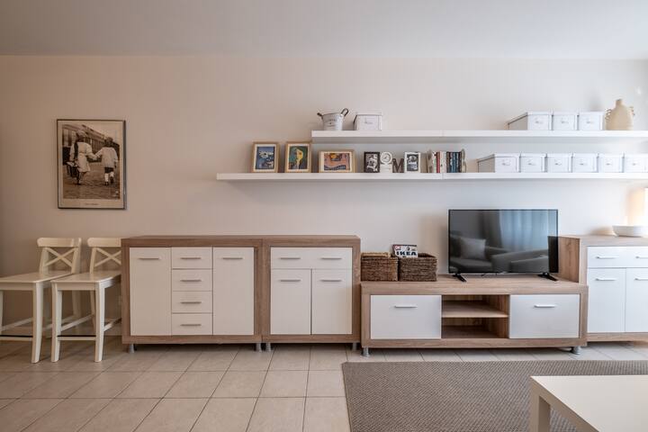 Brand New Luxury Spacious 2 BDRM Apt &Free Parking