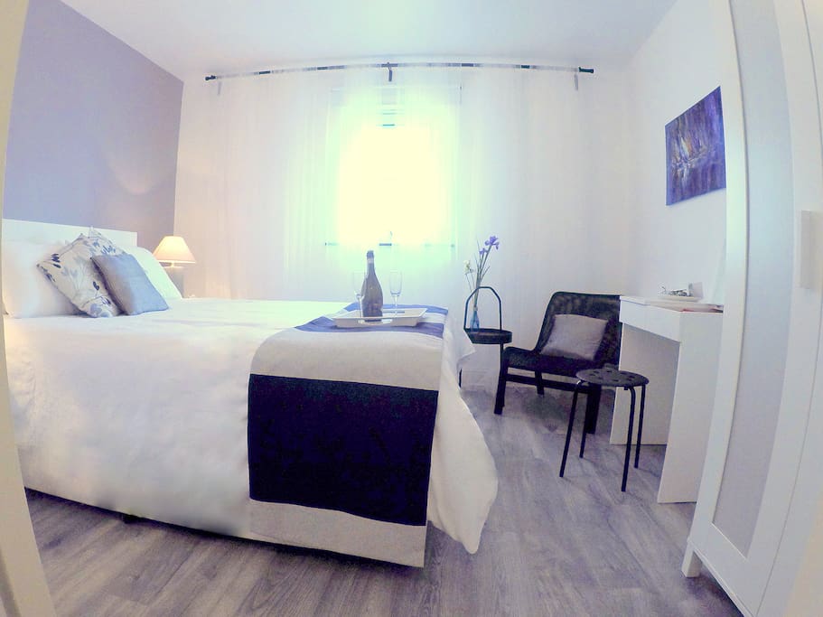 Comfortable and Stylish Double Room, Newly decorated!