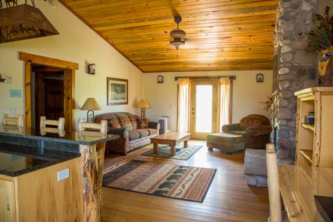 Mountain Inn #10: 2 BR Condo - Afton WY