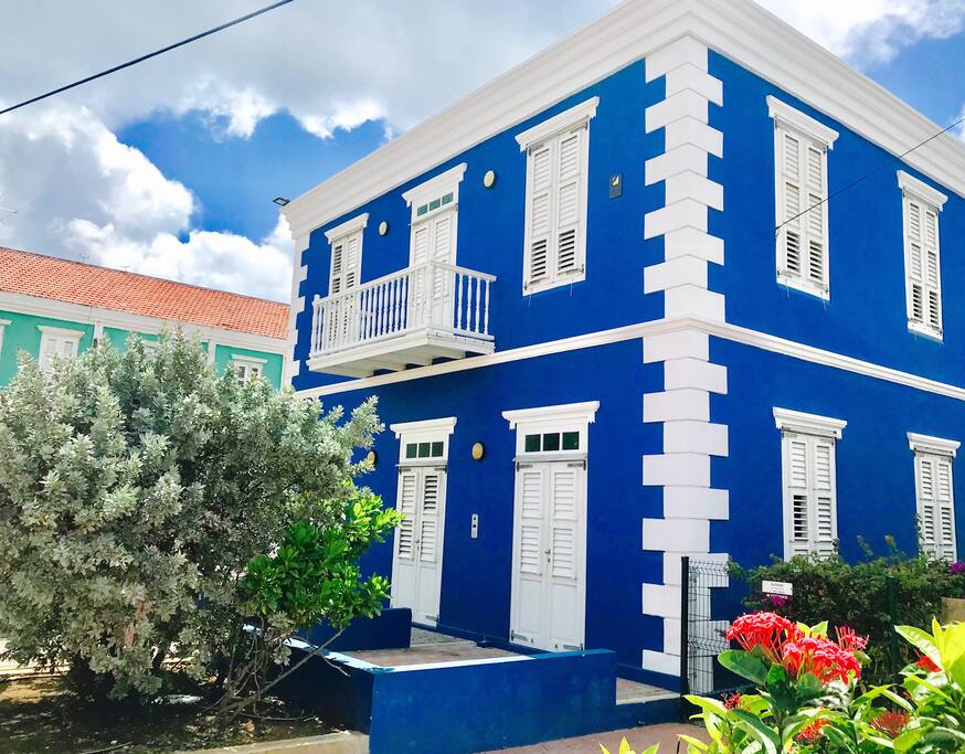 The apartment is located on ground floor on the corner