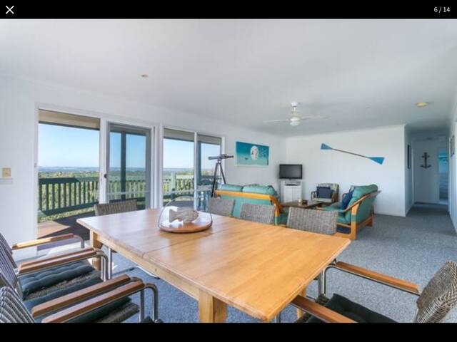 Rye Beach House with Fab Bay Views gallery image 5