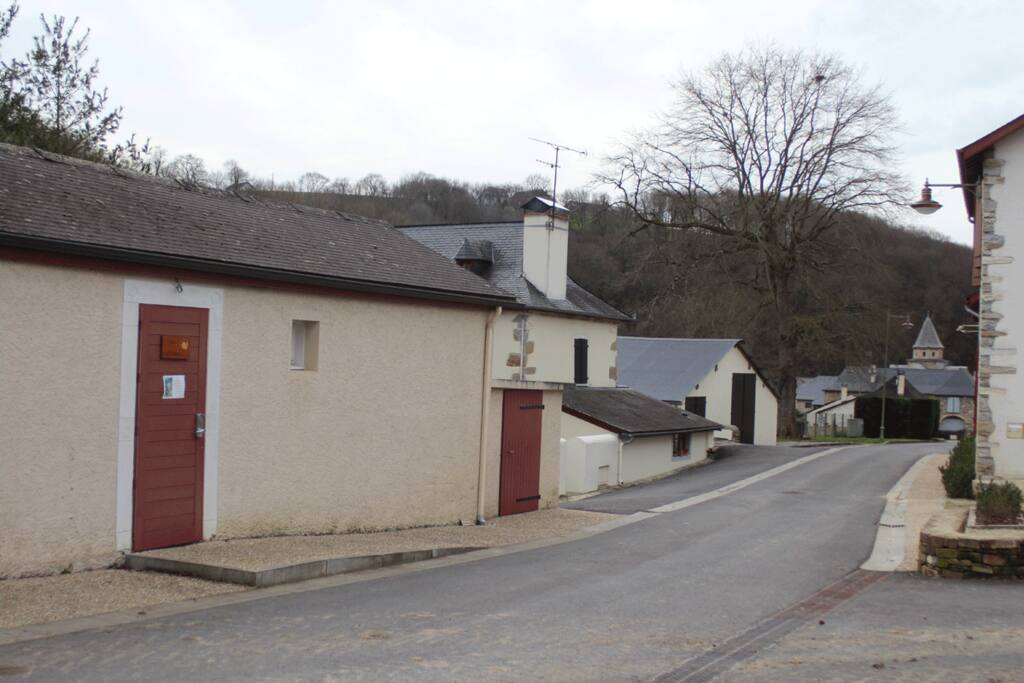 Bourg du village, donnant sur l'église classée à l'UNESCO