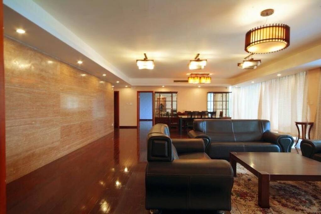This 1000-square-feet living and dining area can fulfill your various activity needs. This price is only for regular stay without party or any events. If you want to host an event in this apartment, we can provide excellent service for you with a reasonable price. This kind of extra service our management company can provide include but not limited to professional chief, waiter, parking spaces and cleaning crew. Price is really nice. Please feel free to contact us.