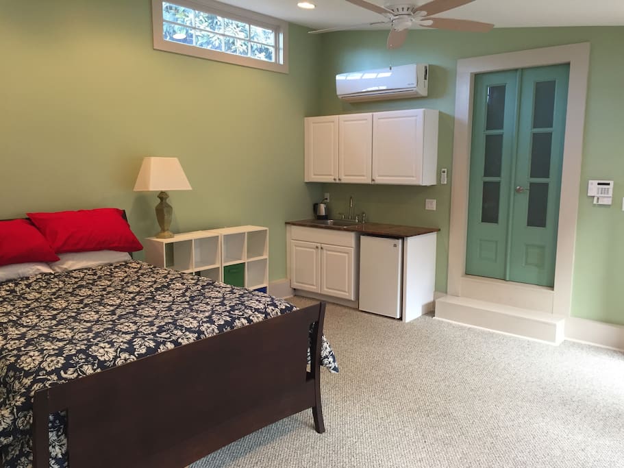 The studio apartment includes a kitchenette, with coffee and tea makers and a microwave oven.