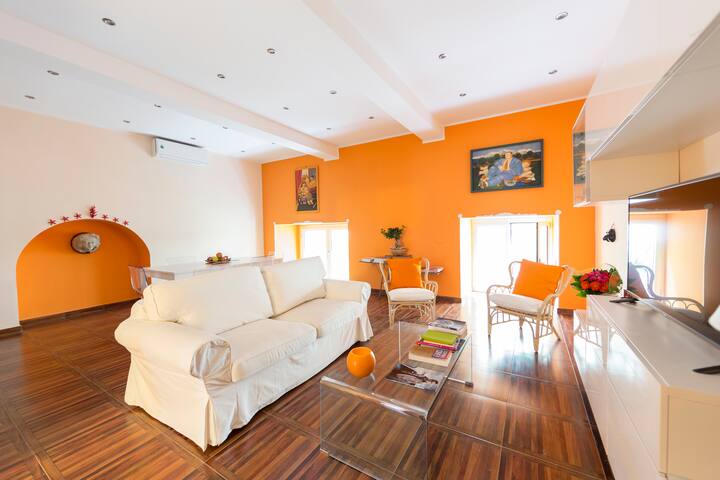 LUXURY FLAT IN THE HEART OF NAPLES CENTER – TOTÓ