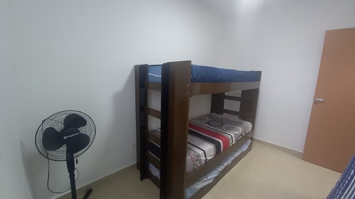 Schlafzimmer 1