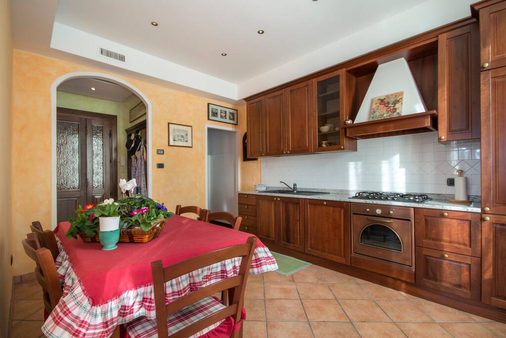 Beautiful house just steps from the beach, pool, beach with kitchen, double bedroom, living room, wi fi, bathroom with iacuzi,)