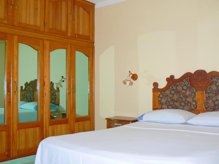 Dormitorio Triple en Casa Padrón, vecindario La Punta (Punta Gorda) Cienfuegos