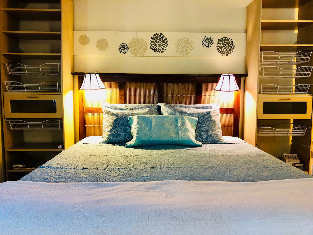 Cal-king bed (Casper),