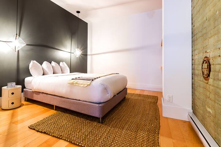 102 – Les Lofts St-Joseph – Par Les Lofts Vieux-QC gallery image 5