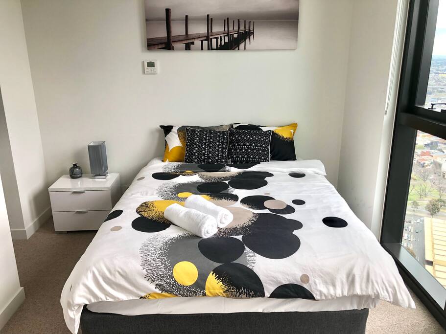 Master room with queen size bed and amazing views