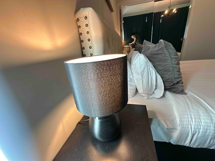 HeartCBD LUX Top Floor 2 Bedroom /Pool/Spa/GYM