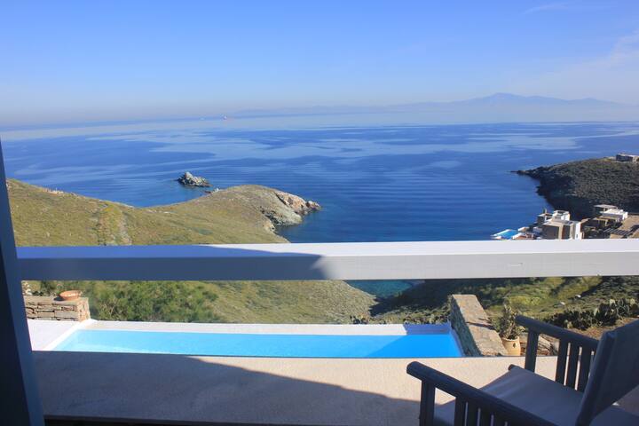 Waterfront Luxury Villa SM gallery image 5