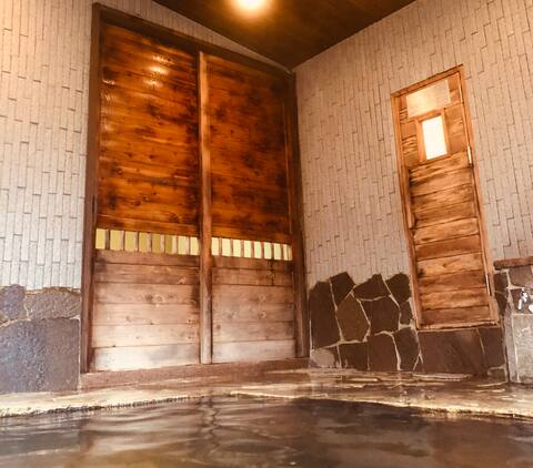Largest villa wz the private natural hot springs!